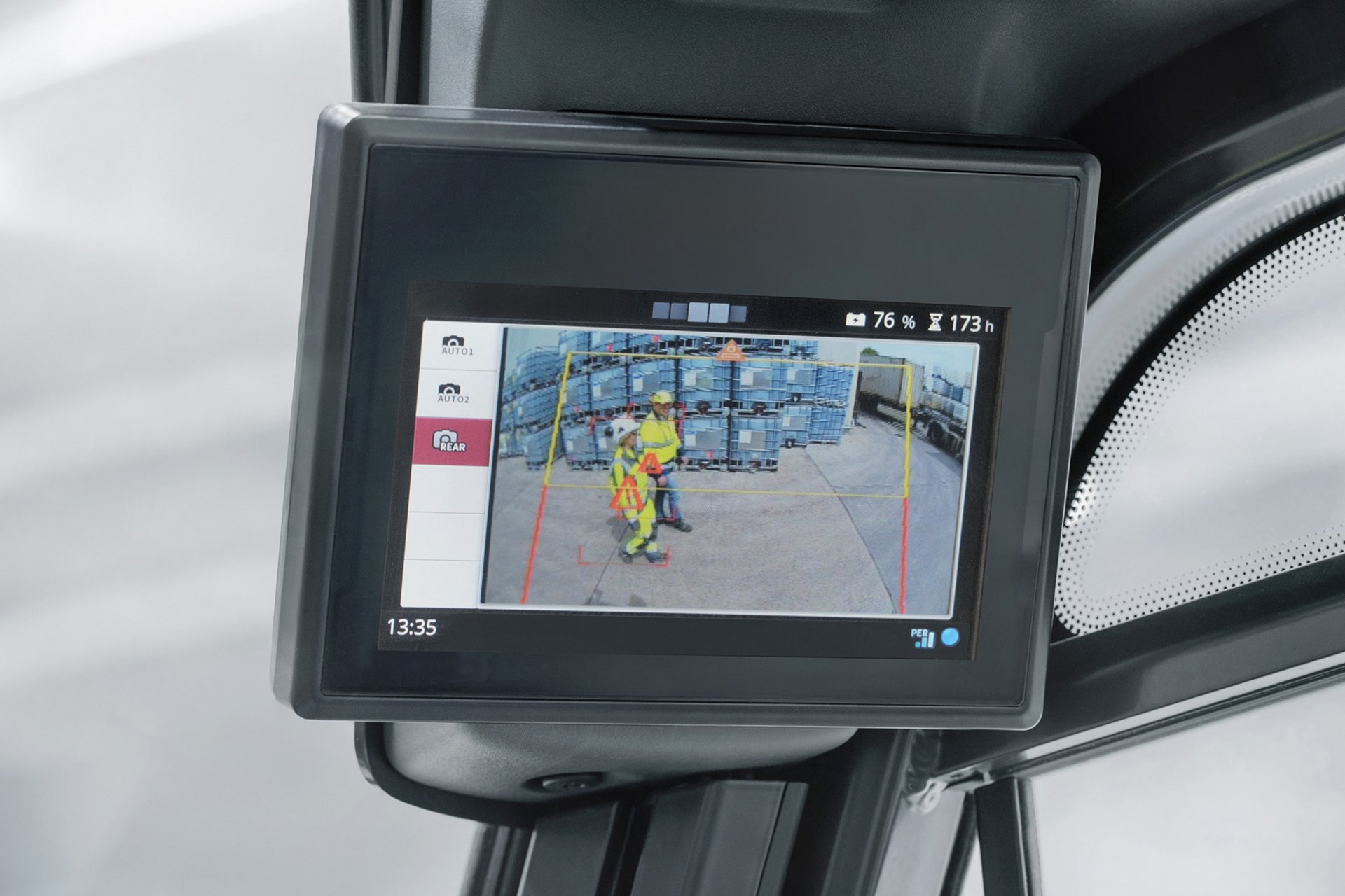 Bildschirm-Ansicht der Reverse Assist Camera an einem Stapler von Linde Material Handling montiert